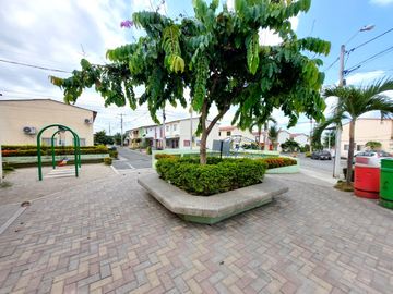 Villa remodelada  Una Planta de oportunidad. Urbanización cerrada Ecocity