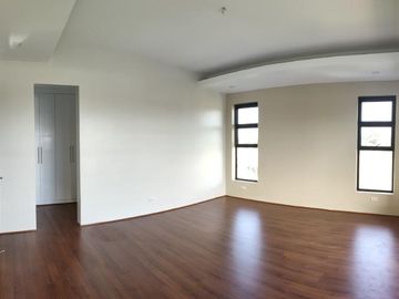 BRAND NEW HOUSE FOR SALE AT THE ORCHARD GOLF AND COUNTRY CLUB