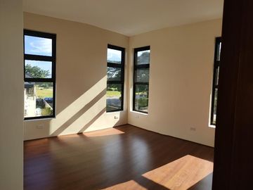 BRAND NEW HOUSE FOR SALE AT THE ORCHARD GOLF AND COUNTRY CLUB