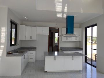 BRAND NEW HOUSE FOR SALE AT THE ORCHARD GOLF AND COUNTRY CLUB