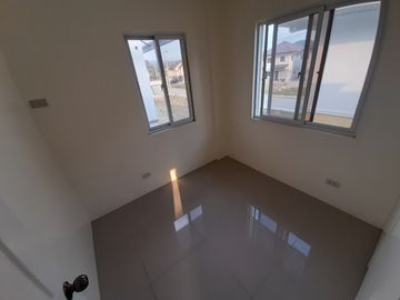 4 Bedroom Unit Ready for Occupancy (RFO) in Tierra Verde Subic