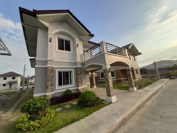 4 Bedroom Unit Ready for Occupancy (RFO) in Tierra Verde Subic