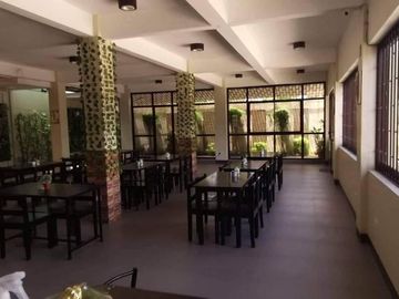 Tagaytay House with restaurant for sale