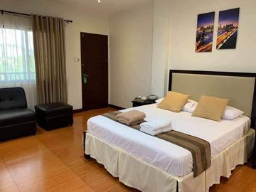 Tagaytay House with restaurant for sale