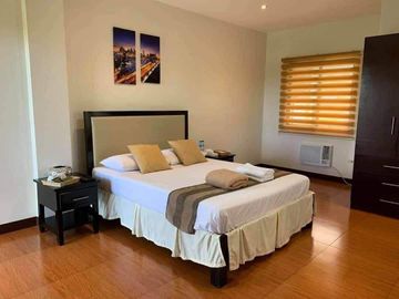 Tagaytay House with restaurant for sale