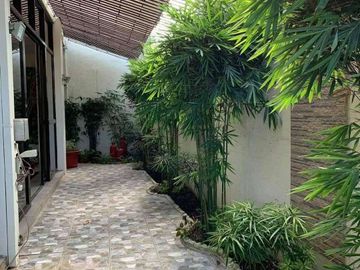 Tagaytay House with restaurant for sale