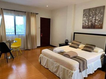 Tagaytay House with restaurant for sale