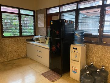 Rumah Hook Adem di Kemang Utara, 100 Meter Ke Jalan Raya