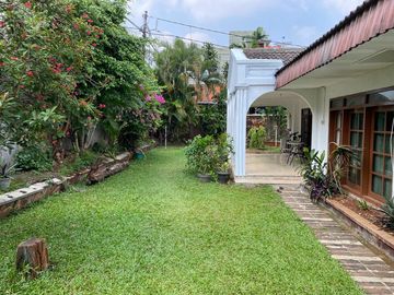 Rumah Hook Adem di Kemang Utara, 100 Meter Ke Jalan Raya