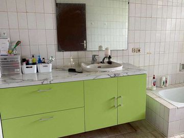 Rumah Hook Adem di Kemang Utara, 100 Meter Ke Jalan Raya