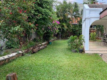 Rumah Hook Adem di Kemang Utara, 100 Meter Ke Jalan Raya