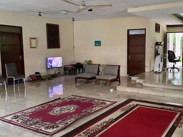 Rumah Hook Adem di Kemang Utara, 100 Meter Ke Jalan Raya