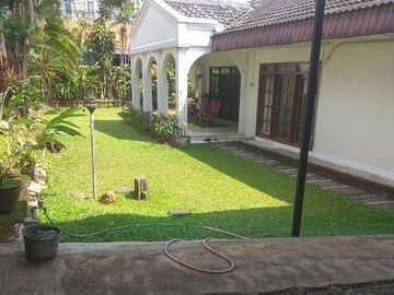 Rumah Hook Adem di Kemang Utara, 100 Meter Ke Jalan Raya