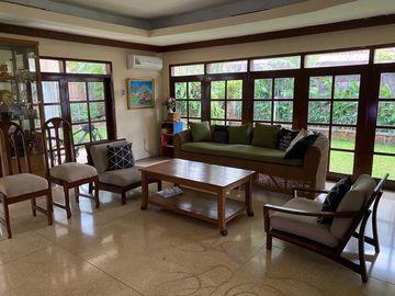 Rumah Hook Adem di Kemang Utara, 100 Meter Ke Jalan Raya