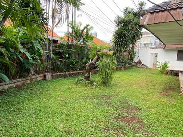 Rumah Hook Adem di Kemang Utara, 100 Meter Ke Jalan Raya