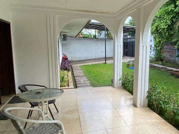 Rumah Hook Adem di Kemang Utara, 100 Meter Ke Jalan Raya