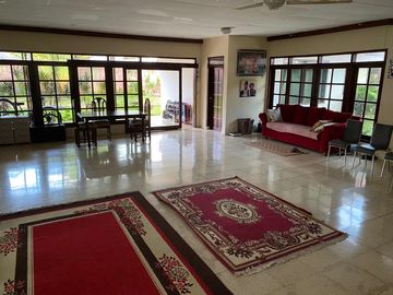 Rumah Hook Adem di Kemang Utara, 100 Meter Ke Jalan Raya