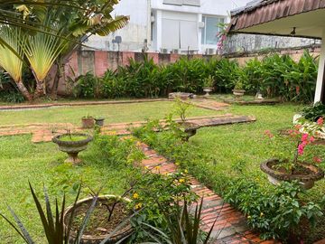 Rumah Hook Adem di Kemang Utara, 100 Meter Ke Jalan Raya