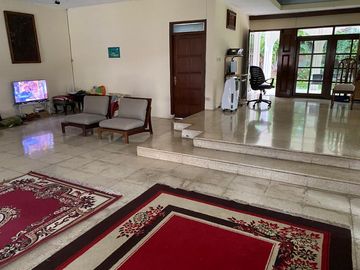 Rumah Hook Adem di Kemang Utara, 100 Meter Ke Jalan Raya