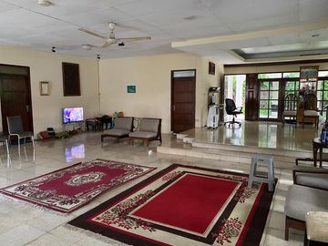 Rumah Hook Adem di Kemang Utara, 100 Meter Ke Jalan Raya