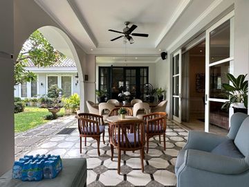 Rumah Hoek Cantik Super Mewah Strategis Permata Hijau Dekat Senayan Jakarta Selatan