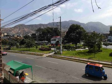 Venta de local comercial 4 pisos en las flores, San Juan de Lurigancho