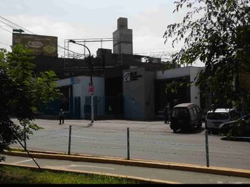 Venta de local comercial 4 pisos en las flores, San Juan de Lurigancho