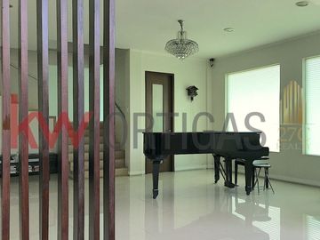 Modern House for Sale in Mahogany Place 1, Taguig City