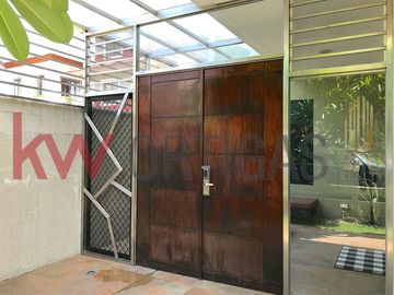 Modern House for Sale in Mahogany Place 1, Taguig City