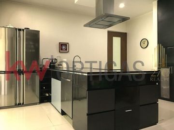 Modern House for Sale in Mahogany Place 1, Taguig City