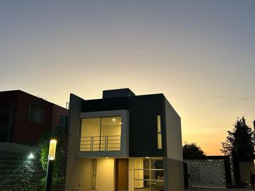 Casa en venta al sur de la ciudad de Puebla, Col. Minerales, 3 recamaras.