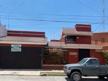 CASA EN VENTA EN FRACCIONAMIENTO BOSQUES DEL PRADO NORTE
