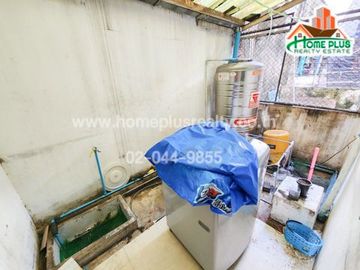 อาคารพาณิชย์ 3 ชั้น ซอยนราธิวาสราชนครินทร์6 (ใกล้สำนักงานเขตสาทร)