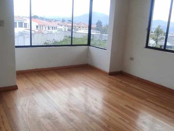 en Venta Casa rentera de 3 departamentos en Ricaurte