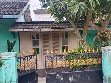 House for sale in the Griya Bandung Asria Complex which is in a residential area with a strategic location suitable for boarding houses