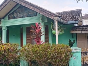 House for sale in the Griya Bandung Asria Complex which is in a residential area with a strategic location suitable for boarding houses