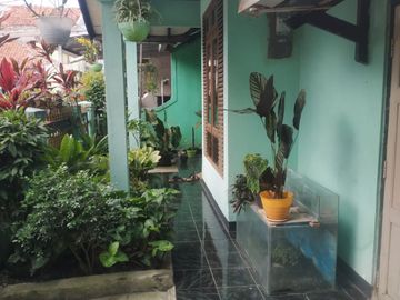 House for sale in the Griya Bandung Asria Complex which is in a residential area with a strategic location suitable for boarding houses