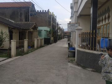 House for sale in the Griya Bandung Asria Complex which is in a residential area with a strategic location suitable for boarding houses