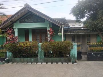 House for sale in the Griya Bandung Asria Complex which is in a residential area with a strategic location suitable for boarding houses