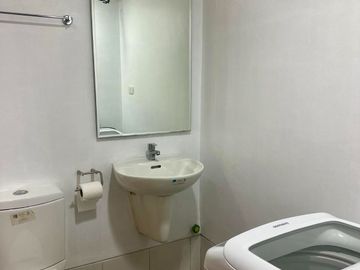University-Ready & Pet-Friendly! Spacious 2-BR Condo in Sta. Mesa with FREE Appliances & Parking – Ideal for Families with Students!