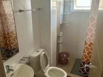 University-Ready & Pet-Friendly! Spacious 2-BR Condo in Sta. Mesa with FREE Appliances & Parking – Ideal for Families with Students!
