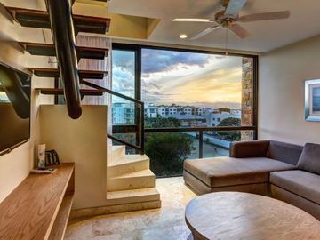 EXCELENTE OPORTUNIDAD DE INVERSION EN LA MEJOR ZONA DE PLAYA DEL CARMEN PH EN VENTA TOTALMENTE AMUEBLADO CON TERRAZA, JACUZZI Y ASOMBROSA VISTA