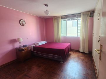 Vendo Casa en Magdalena  a 03 Cdras. de Av. La Marina
