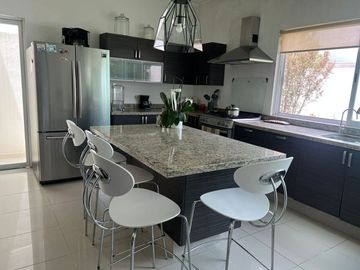 VENDO CASA AMPLIA EN CAÑDA DEL REFUGIO SECCIÒN NORTE