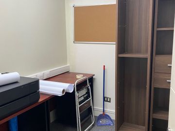 EXCELENTE OFICINA EN VENTA METRO CRISTOBAL COLON 4 PRIVADOS MAS RECEPCION