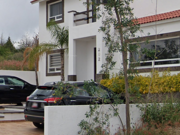 casa en remate en juriquilla en colonia cumbres del lago