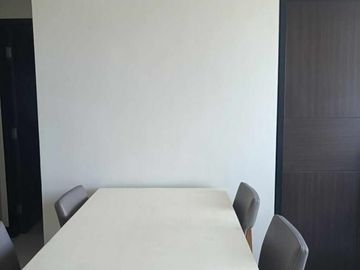 Resale 1 Bedroom Condo Unit in 8 Boulevard Newtown