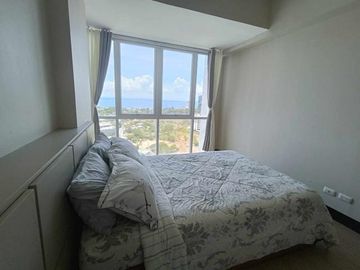Resale 1 Bedroom Condo Unit in 8 Boulevard Newtown