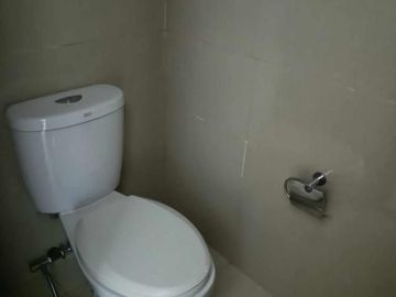 Resale 1 Bedroom Condo Unit in 8 Boulevard Newtown