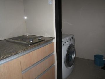 Resale 1 Bedroom Condo Unit in 8 Boulevard Newtown